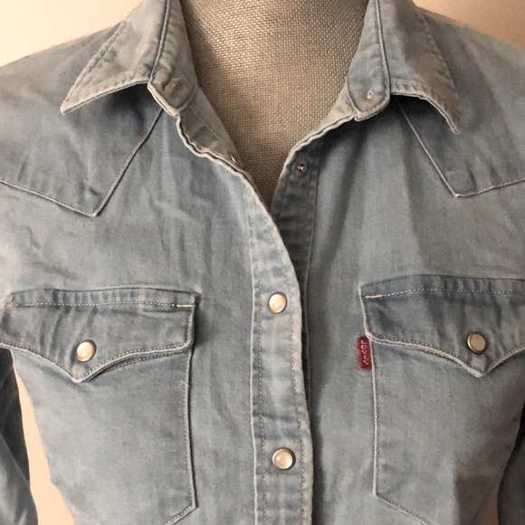 Levi’s Jean button down long sleeve - Picture 2 of 4